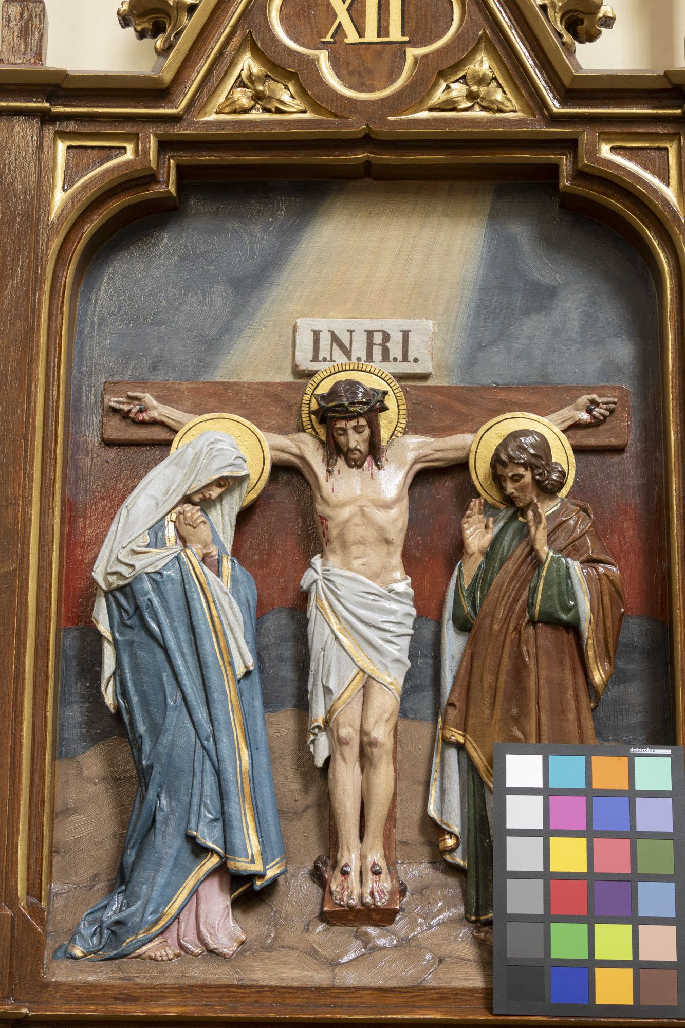 Stacja XII Męki Pańskiej. Jezus Chrystus umiera na krzyżu.