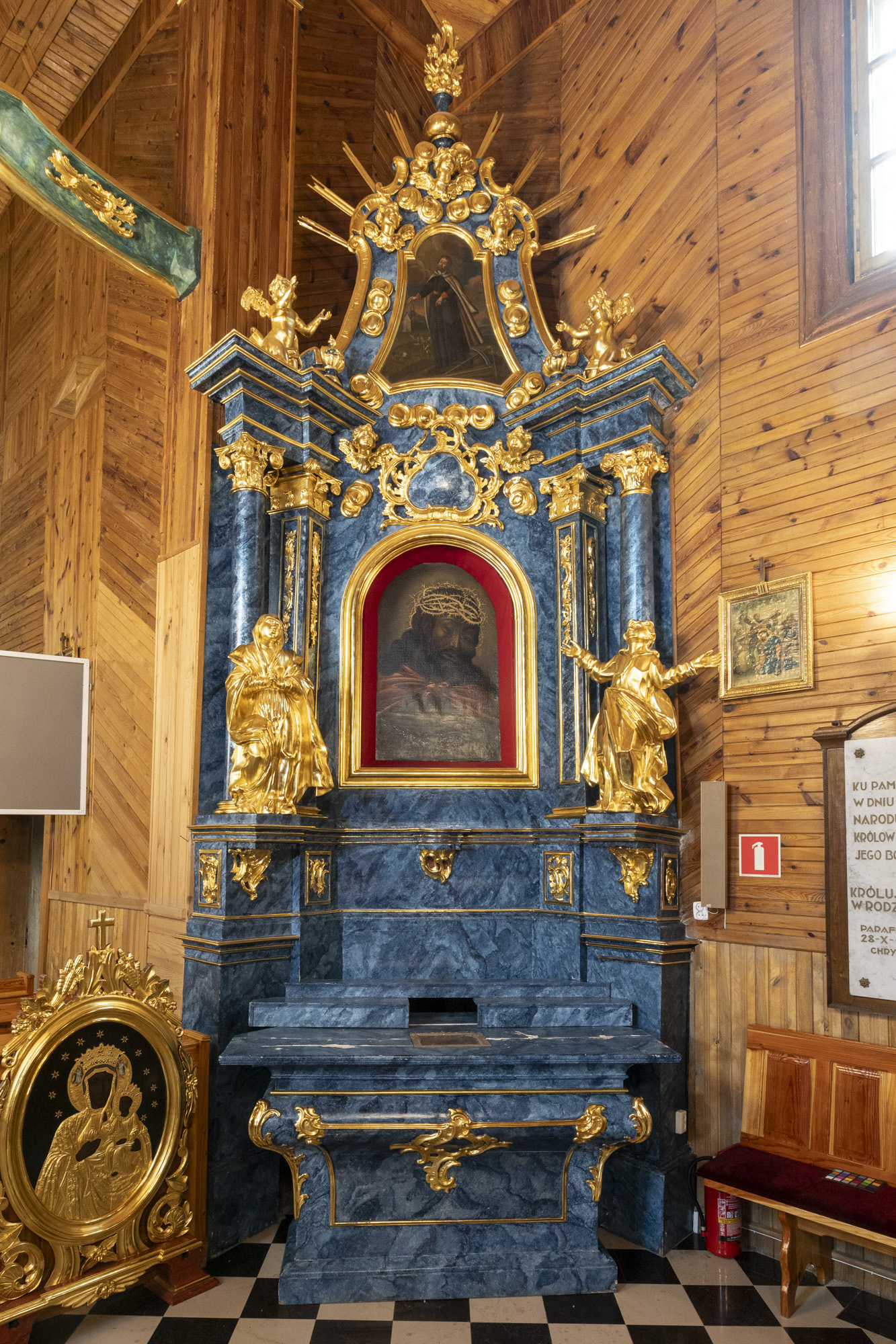 Ołtarz boczny prawy pw. Serca Jezusowego