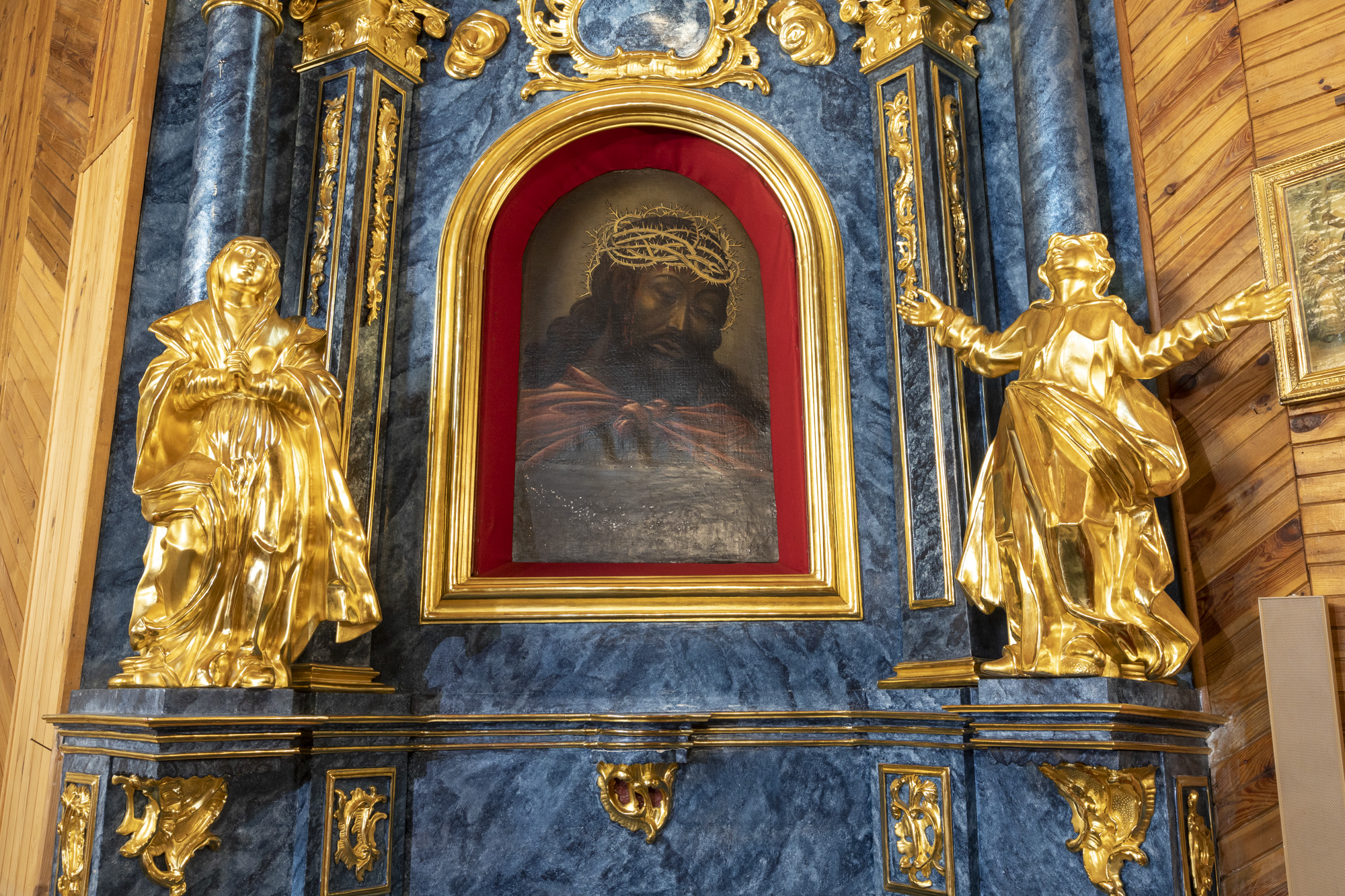 Rzeźba św. Jana w ołtarzu boczny lewym pw. św. Anny Samotrzeciej