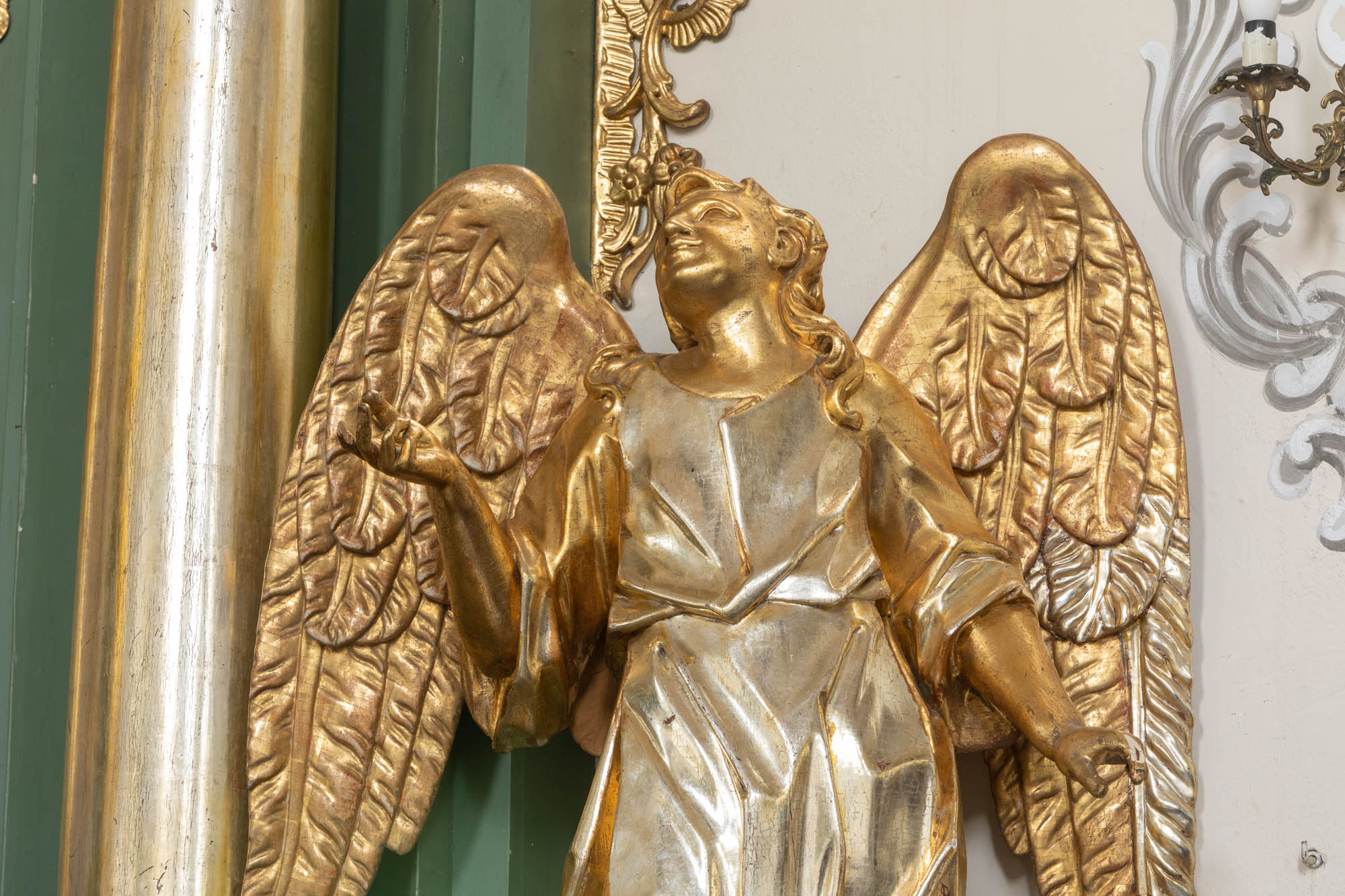 Rzeźba – Anioł II (ołtarz boczny – str. prawa nawy)