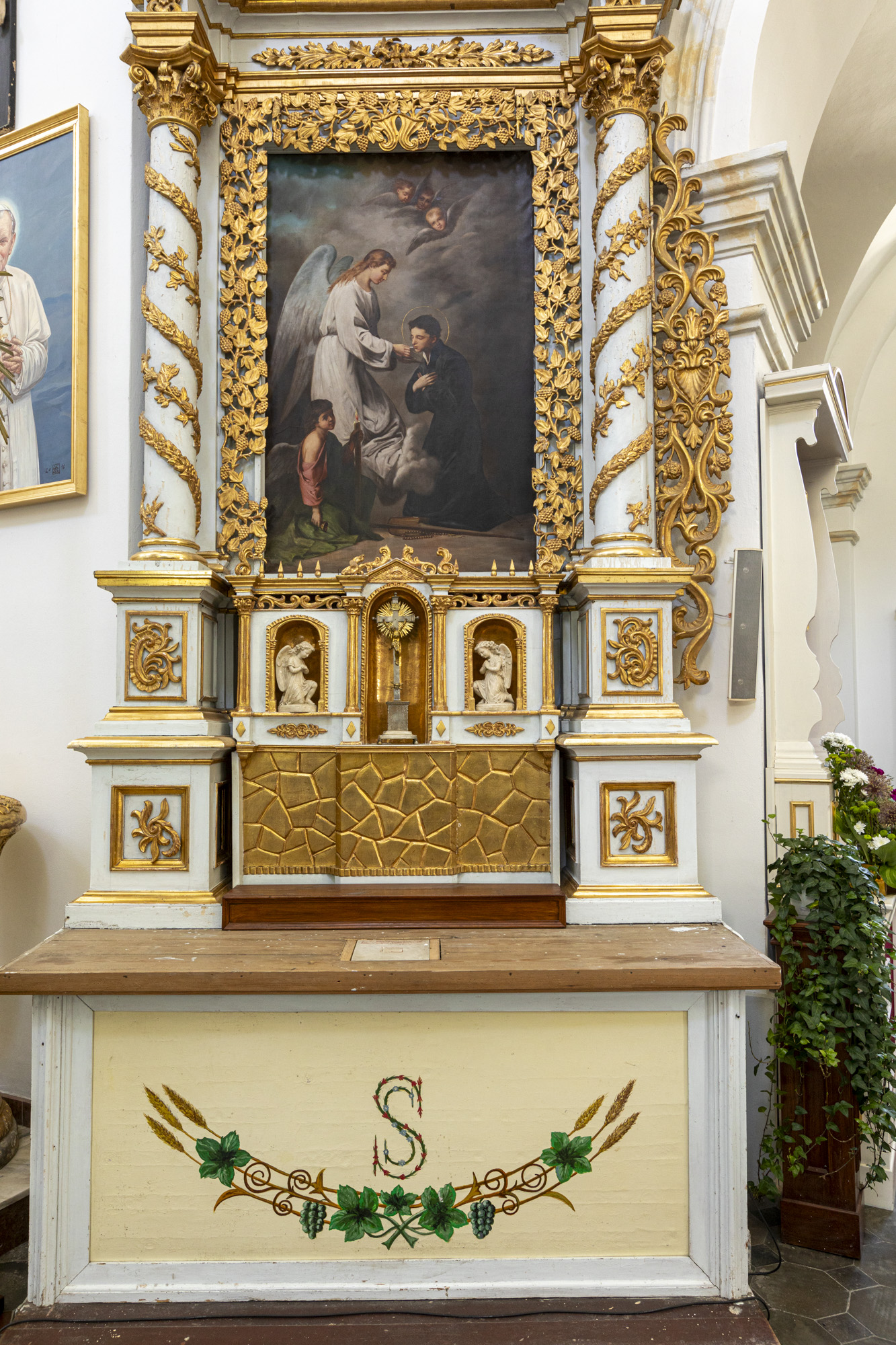 Tabernakulum w ołtarzu bocznym prawym pw. Św. Stanisława Kostki w nawie gł. przy tęczy