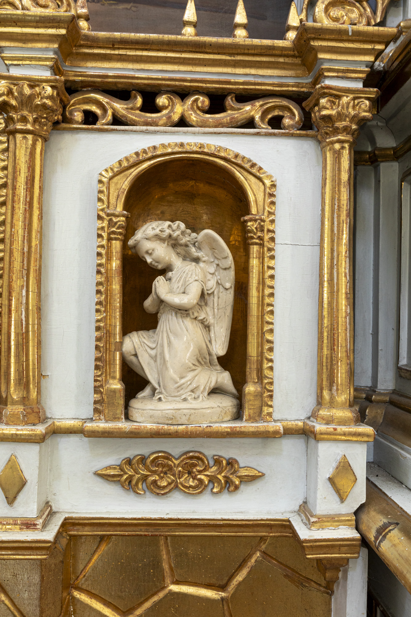 Tabernakulum w ołtarzu bocznym prawym pw. Św. Stanisława Kostki w nawie gł. przy tęczy