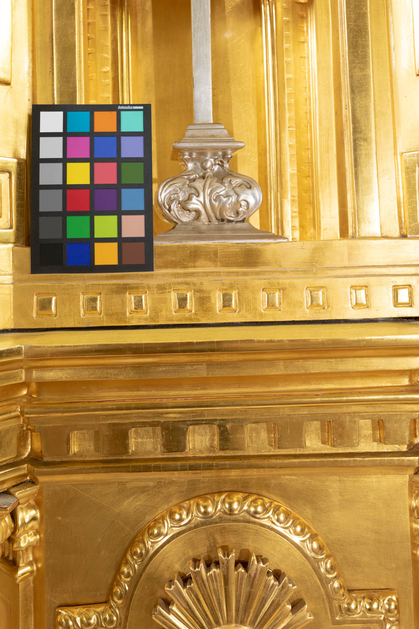 Tabernakulum w ołtarzu głównym