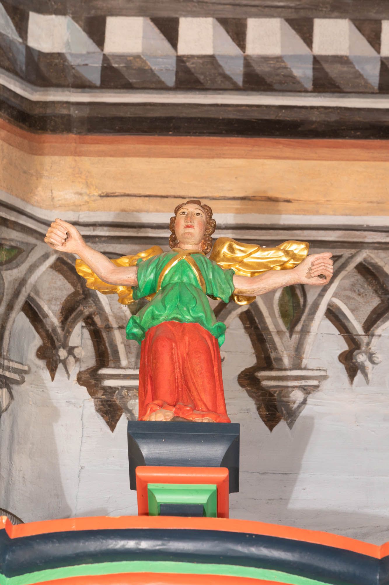 Rzeźba - Anioł z baldachimu ambony