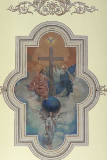 Obraz św. Trójcy na plafonie nawy