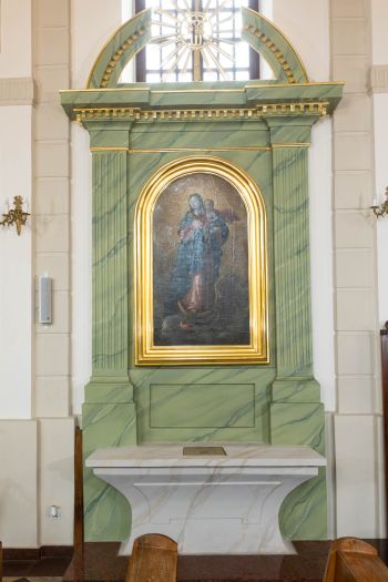 Ołtarz boczny prawy (1-szy) pw. Matki Boskiej Niepokalanej
