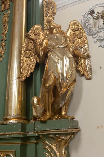 Rzeźba – Anioł II (ołtarz boczny – str. prawa nawy)