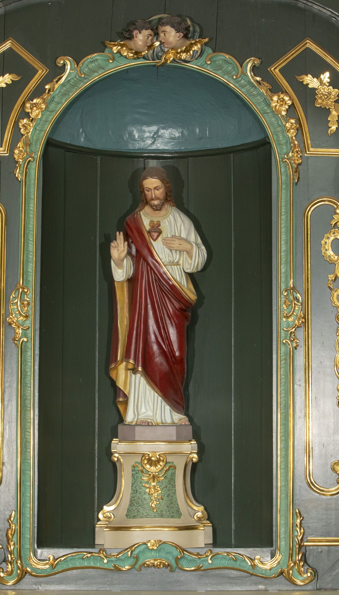 Posąg – Serca Jezusa w ołtarzu bocznym