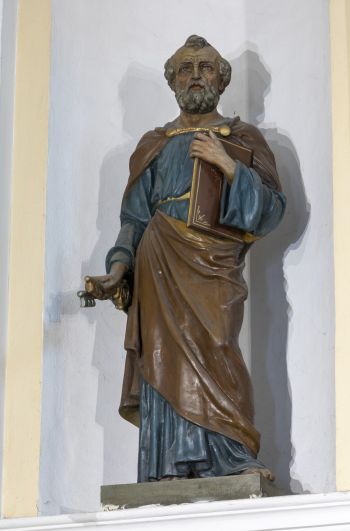 Posąg – św. Piotra w ołtarzu głównym