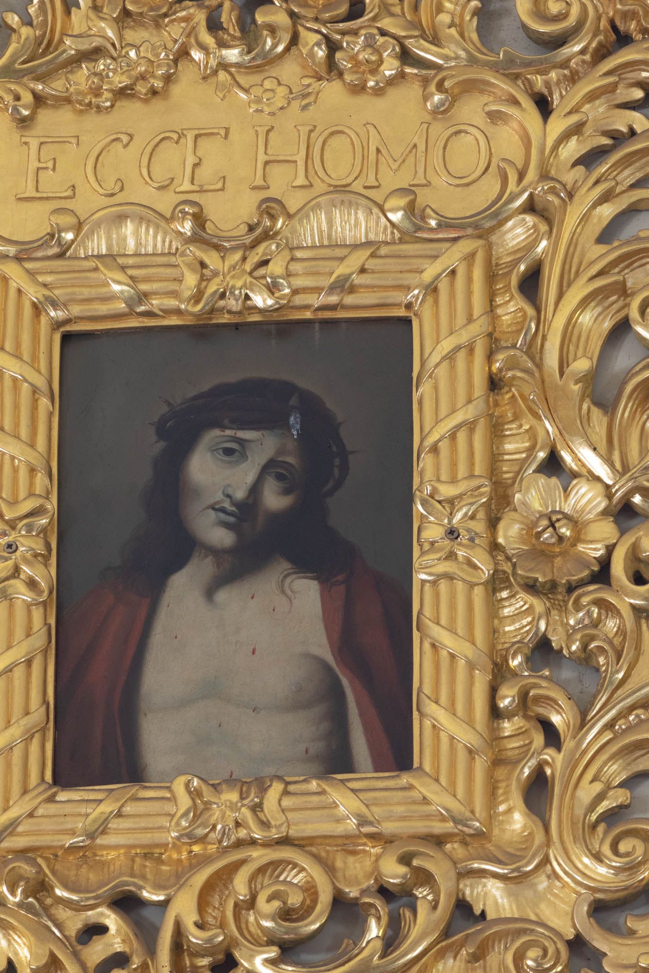 Rama obrazu Ecce Homo w ołtarzu głównym