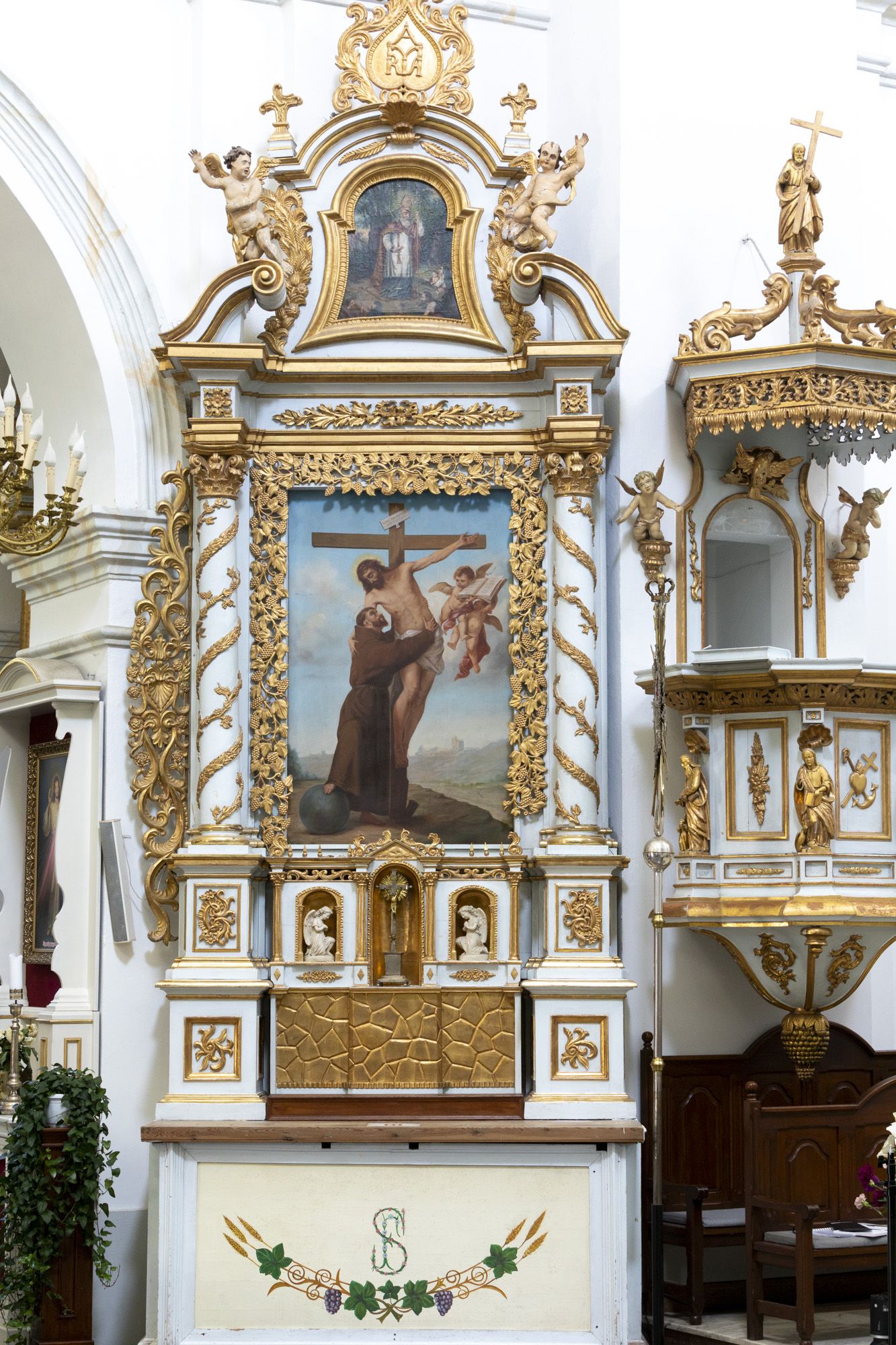 Ołtarz boczny lewy pw.  Św.  Franciszka w nawie głównej przy tęczy