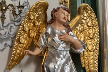 Rzeźba – Anioł I (na ołtarzu bocznym str. lewa nawy)