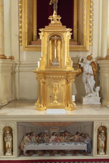 Tabernakulum w ołtarzu głównym