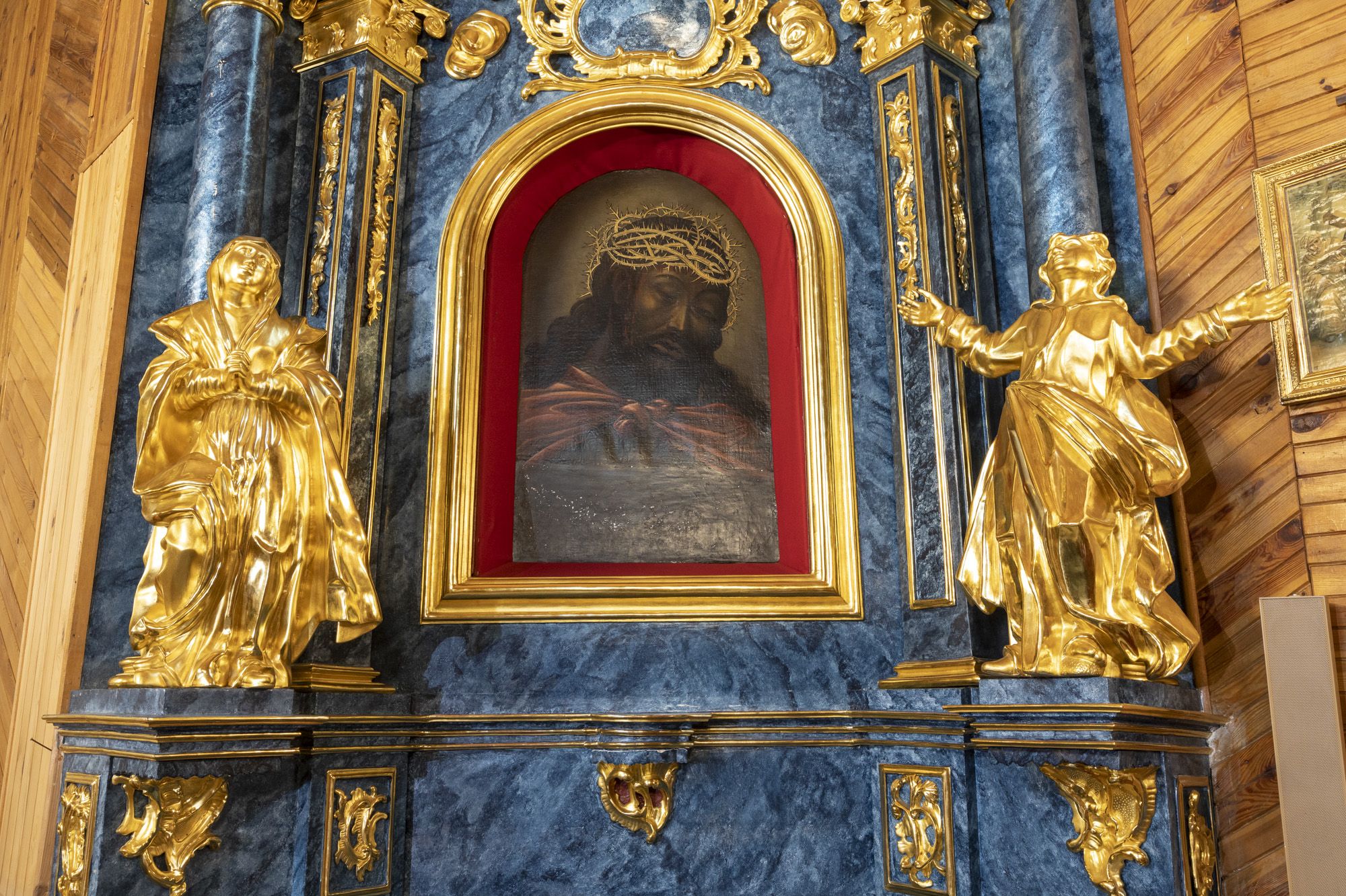 Ołtarz boczny prawy pw. Serca Jezusowego